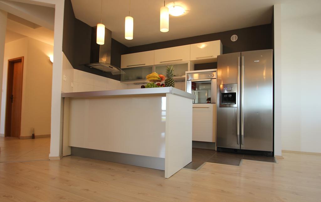 Apartment Lara Kastel Novi Екстер'єр фото
