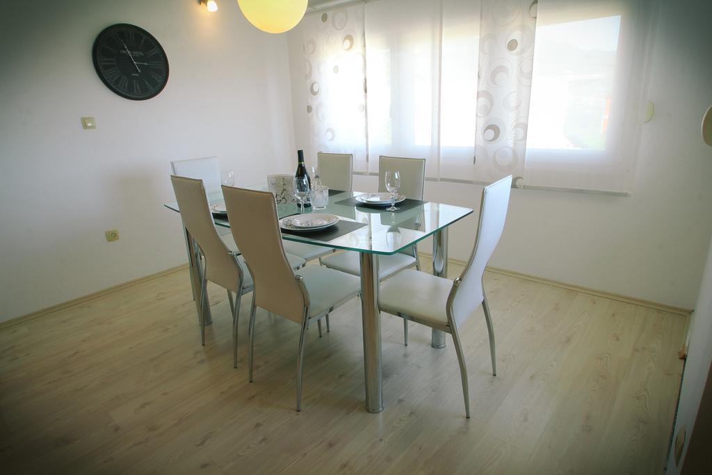 Apartment Lara Kastel Novi Екстер'єр фото